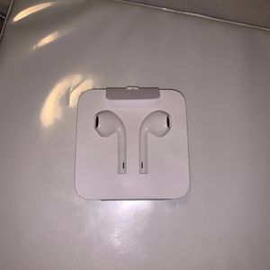 Apple EarPods with lightning connector